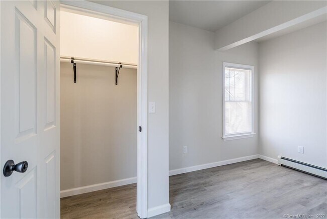 Building Photo - 31 Willetts Ave