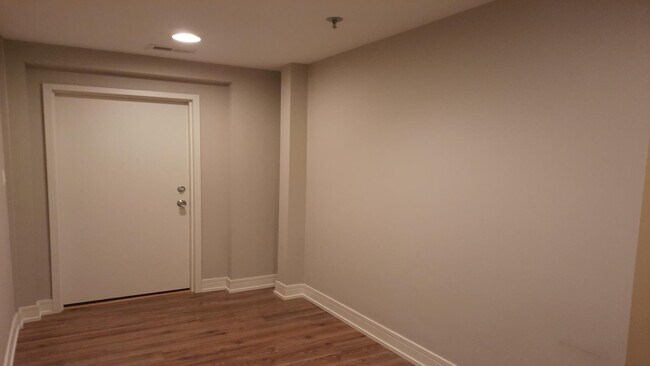 Building Photo - Elevate Your Lifestyle, Stunning 3-Bedroom Loft in Evanston