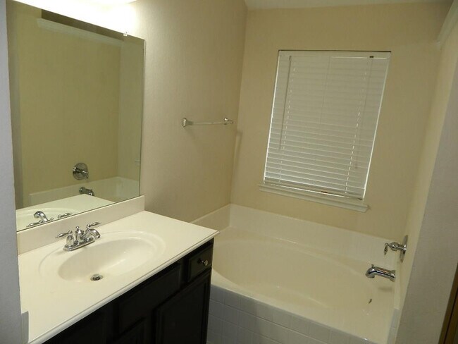 Building Photo - 1132 Honeywell Dr