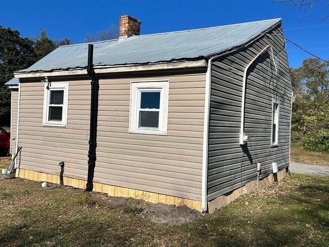 Building Photo - 422 Adam St