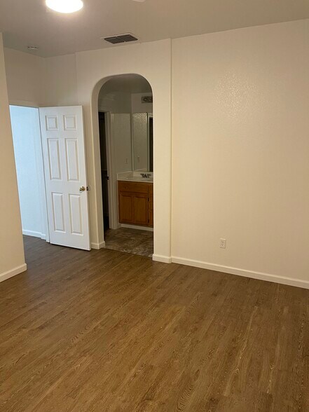 Building Photo - 3139 Staysail St