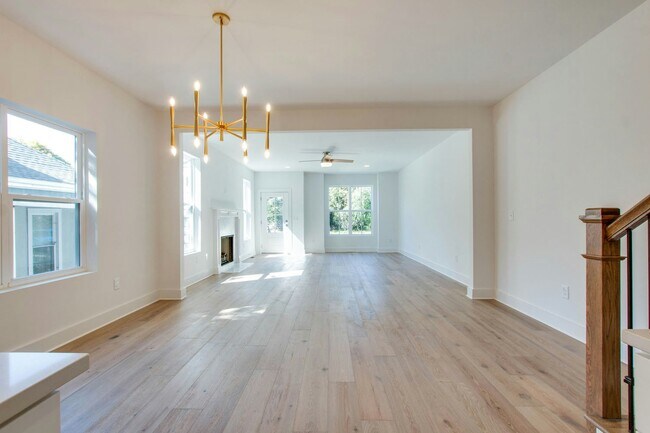 Building Photo - 2150 Sadler Ave