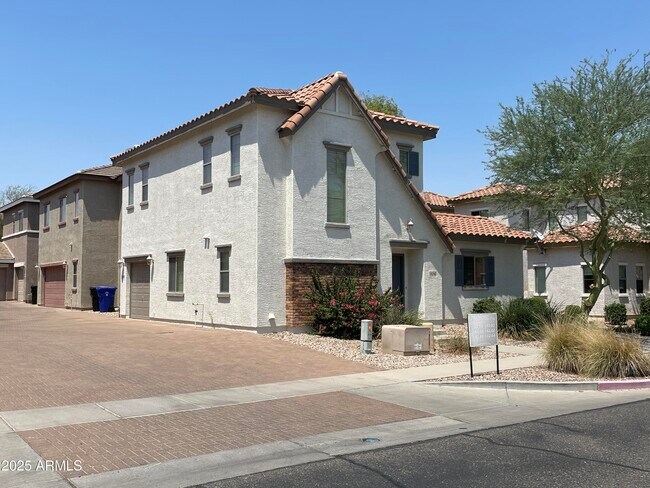 Building Photo - 14240 W Country Gables Dr