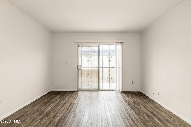 Building Photo - 1976 E Del Sur Dr