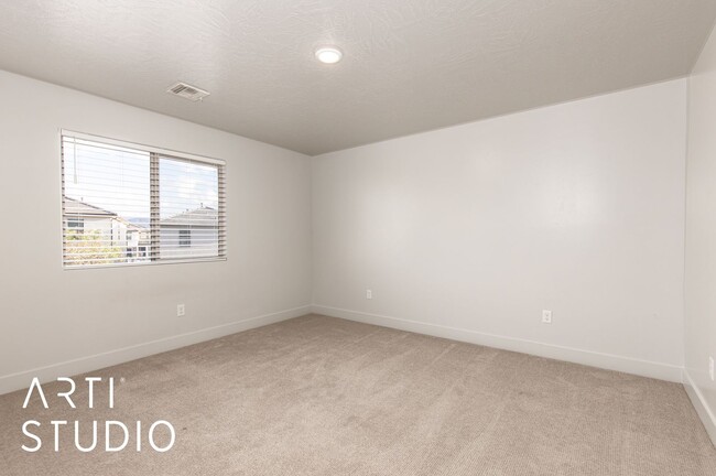 Building Photo - 3156 E Sky Rim Wy