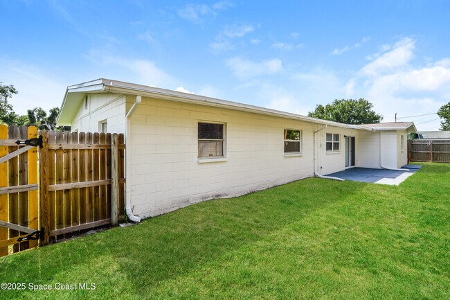 Building Photo - 980 Butia St