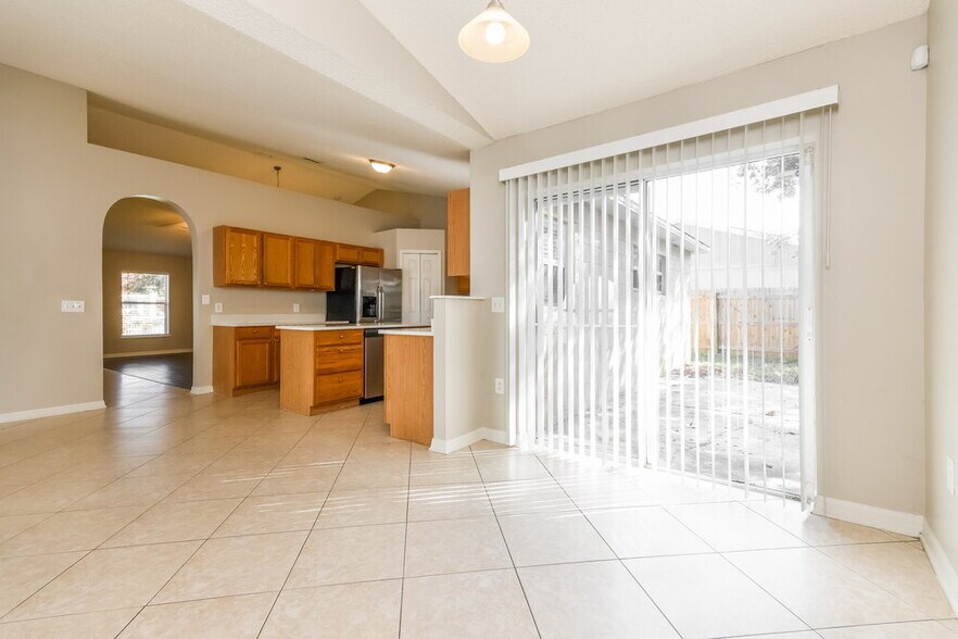 Building Photo - 225 Cranbrook Dr