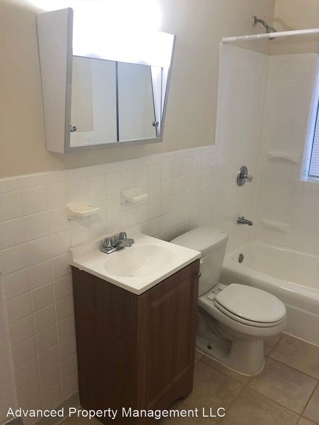 Building Photo - 1045 River St