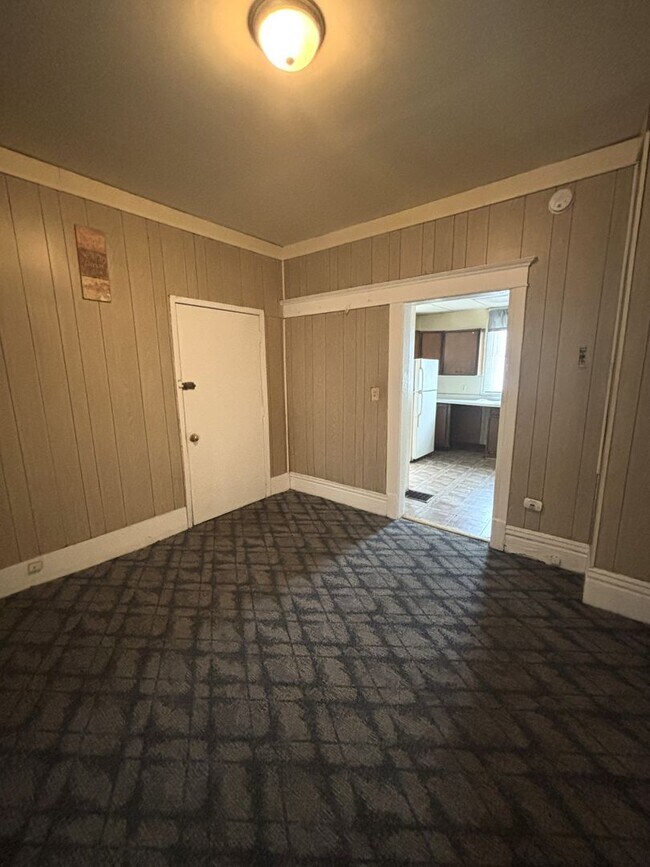 Building Photo - 326 Fowler St