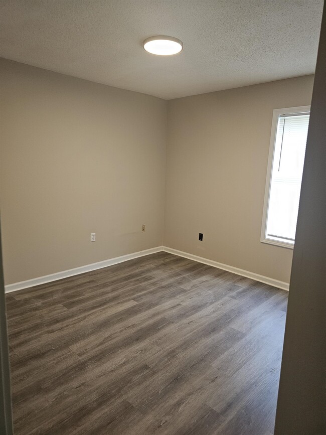 Building Photo - 6436 Oak Park Dr