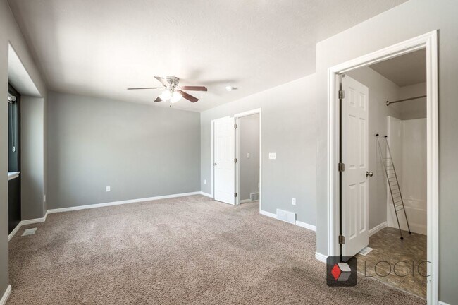 Building Photo - Stunning Row End Townhome In Excellent Loc...