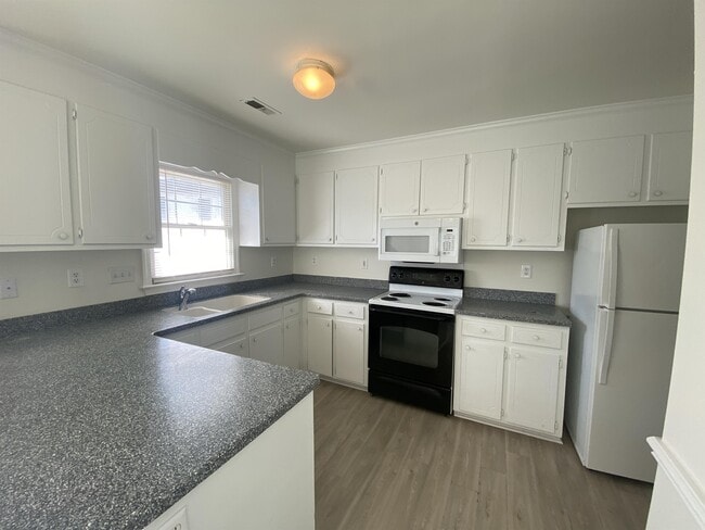 Building Photo - 3806-38D1 Sterling Pointe Dr