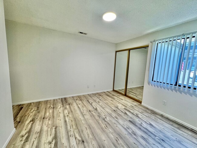 Building Photo - Salmon Creek Condo with Swim, hot tub and ...