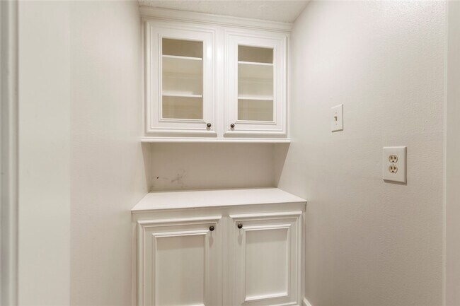 Building Photo - 8215 Winding Hill Ln