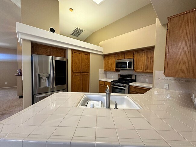 Building Photo - SE Visalia home coming soon!!