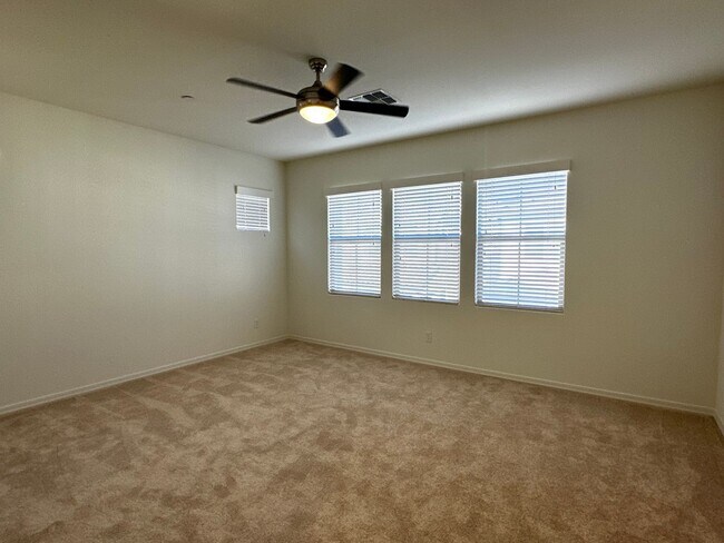 Building Photo - RECKER AND RAY MOVE IN READY 4 BEDROOM 2.5 BATHROOM HOME PERFECTLY LOCATED
