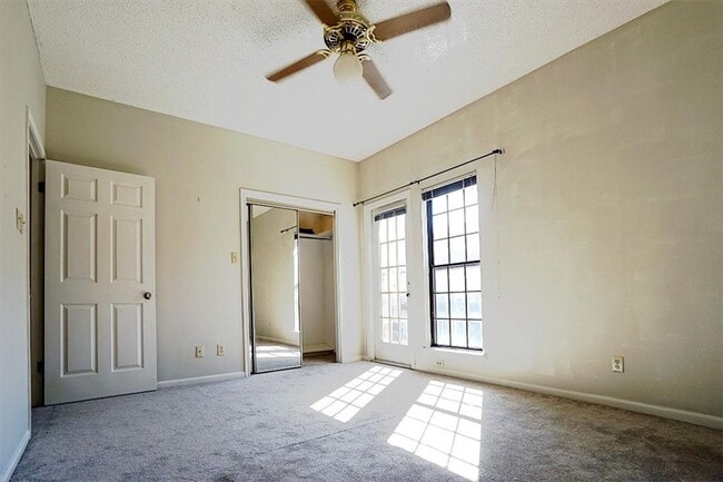 Building Photo - 1307 Kinney Ave