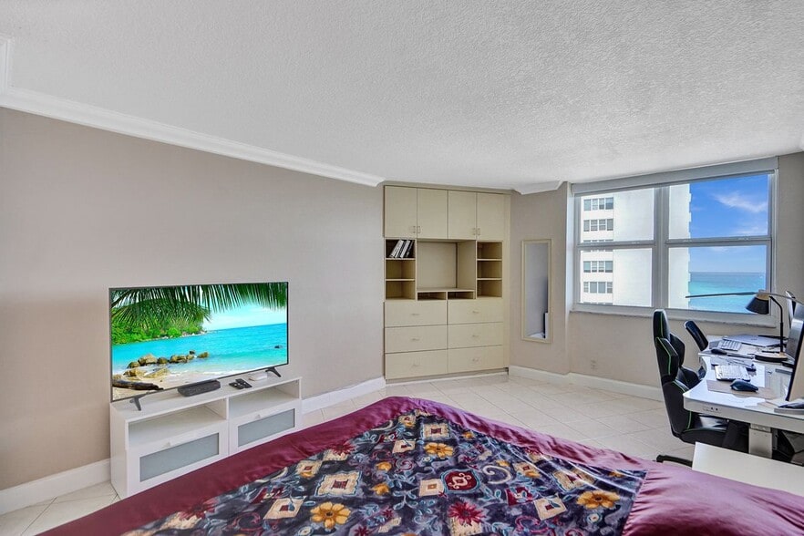 Building Photo - 3180 S Ocean Dr