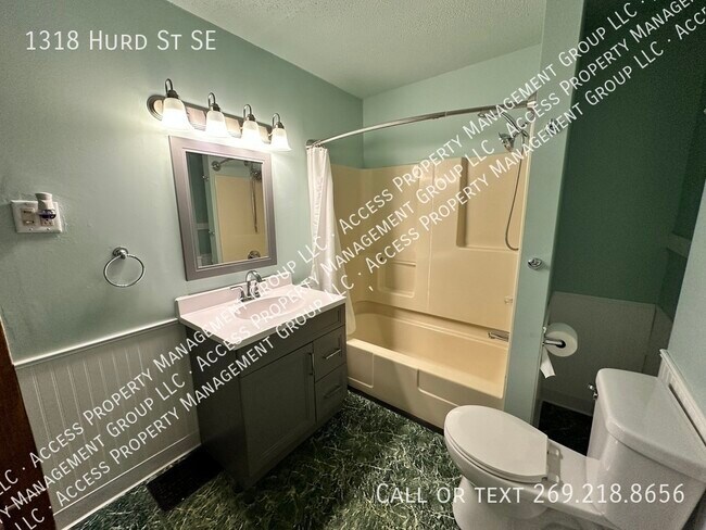 Building Photo - Eastown Three Bedroom Clean Home