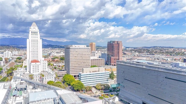 Building Photo - 108 W 2nd St