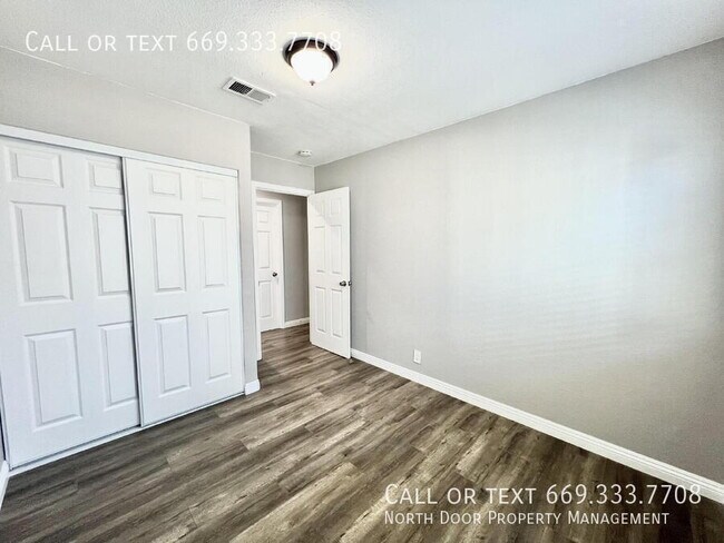 Building Photo - 3197 Bourgeois Way