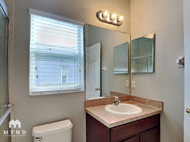 Building Photo - 1460 Travertine Terrace