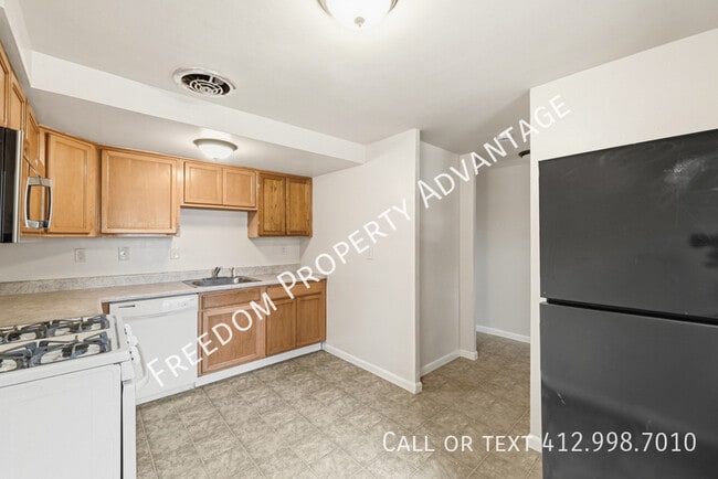 Building Photo - 2540 Park Hill Dr