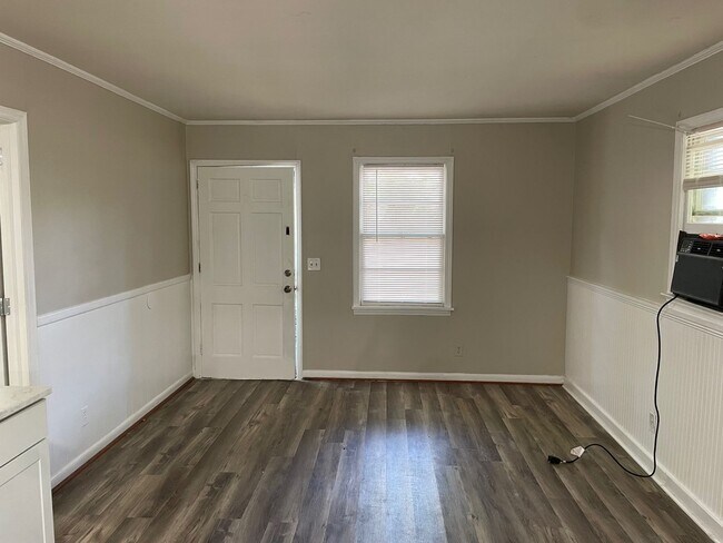 Building Photo - 1392