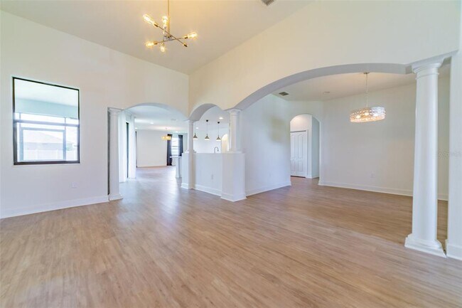 Building Photo - 570 Sanctuary Blvd