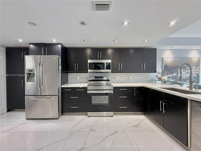 Building Photo - 2 bedroom in North Miami Beach FL 33179