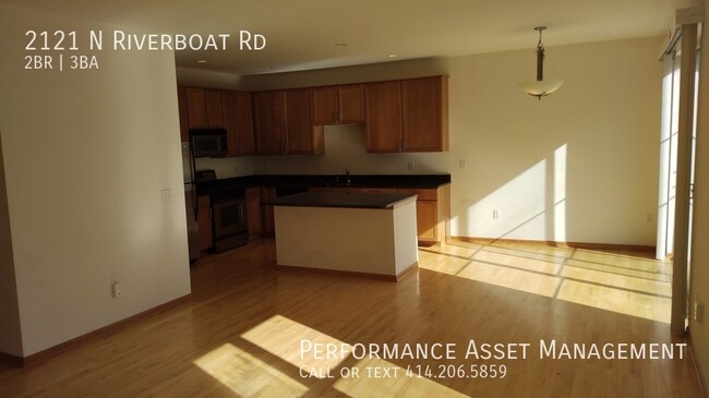 Building Photo - Multi-Level 2BD/2.5BA River Crest Condo