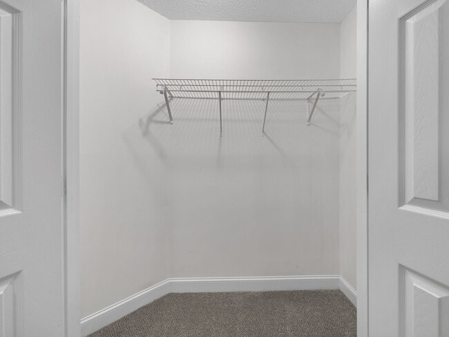 Building Photo - Freshly Renovated 2 BR, 2.5 BA Townhome Ce...