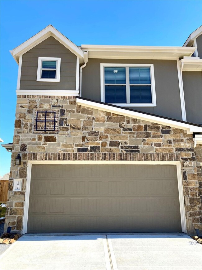 Building Photo - 15030 Flintstone Village Trl