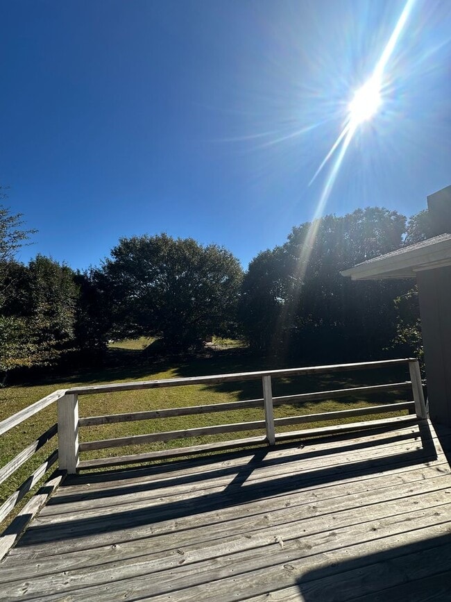 Building Photo - Move-in ready 3 bedroom, 2 bath brick home...