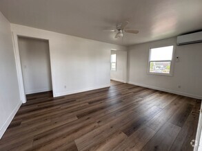 Building Photo - 142