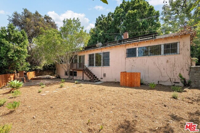 Building Photo - 9149 Hillsboro Dr