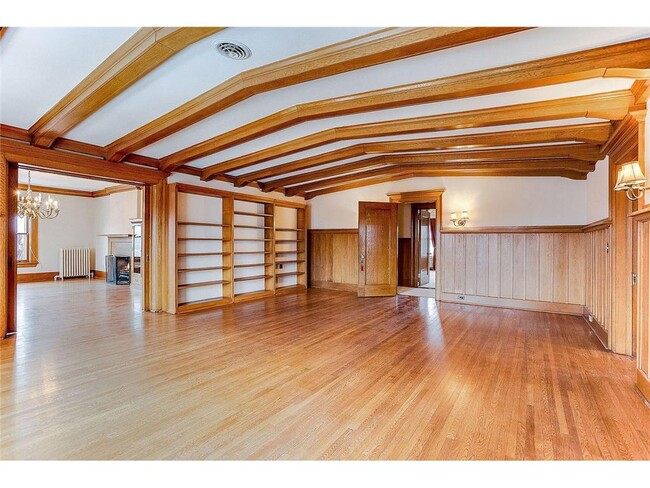 Building Photo - 808 Summit Ave