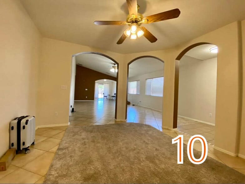Building Photo - 10802 W Elm Ln
