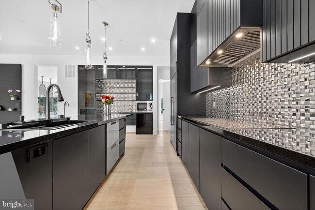 Building Photo - 4509 Foxhall Cres NW