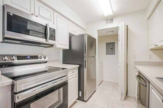 Building Photo - 1229 Bermuda Lakes Ln