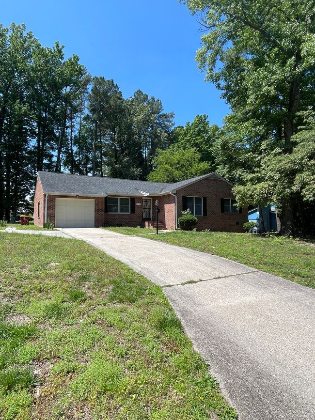 Building Photo - Must see all brick rancher in Petersburg.