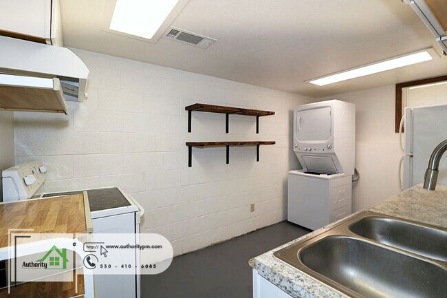 Building Photo - 10560 Old Oregon Trl