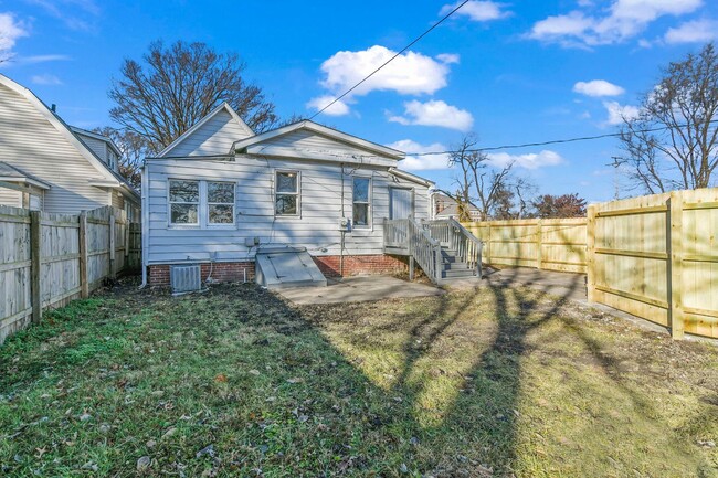 Building Photo - 4  Bedroom home newly remodeled