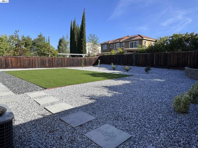 Building Photo - 7875 Kennard Ln