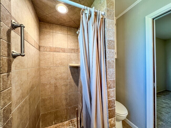 Building Photo - 986 Lone Star Dr