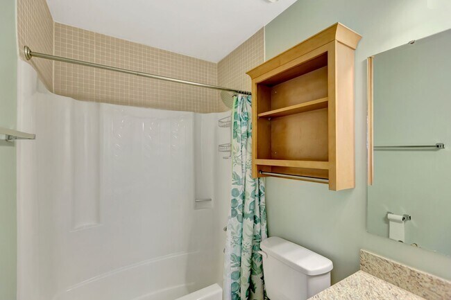 Building Photo - Charming Single-Story Home with Huge Backy...