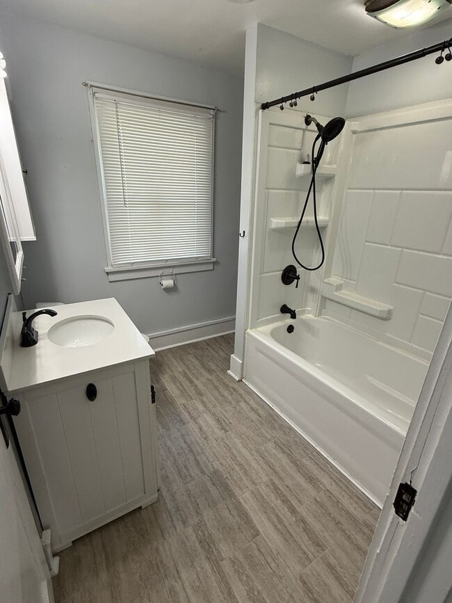 Building Photo - For Rent: Spacious 4-Bedroom Home in Moline, IL – $1,750/month