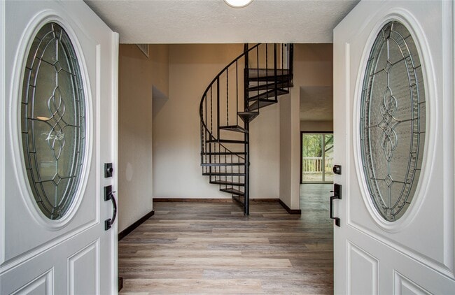 Building Photo - 712 Player Ct