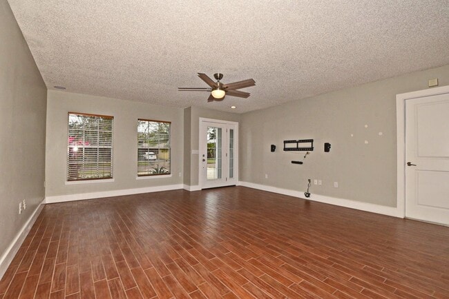 Building Photo - Colonialtown North 3BR – Prime Mills 50 Location