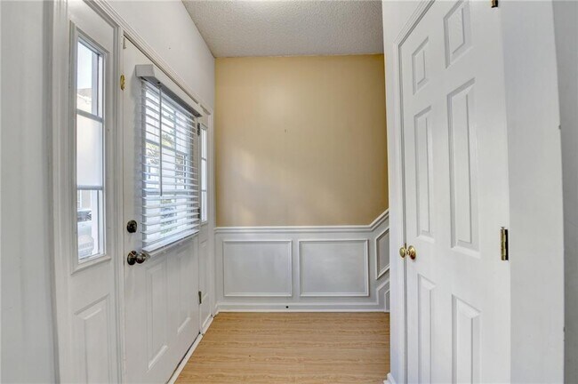 Building Photo - 229 Riverstone Commons Cir